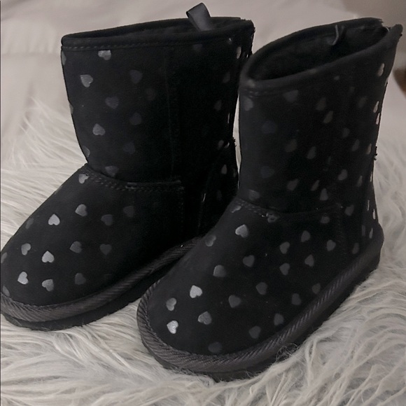 GAP Other - GAP toddler Black Boots with  Hearts